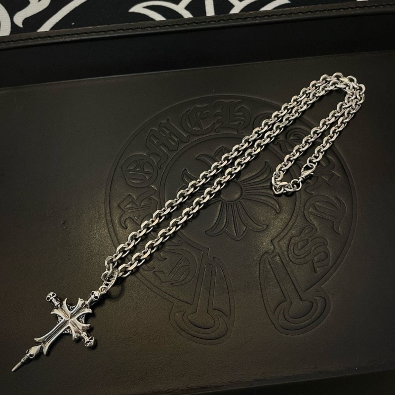 Ch*0me He**ts necklaces